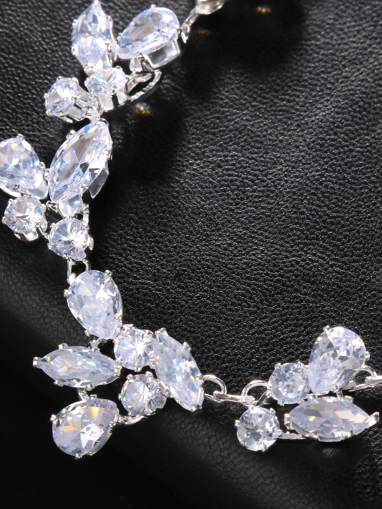 Crystal Leaf Backdrop Necklace - đánh giá và giá Body Jewelry Art